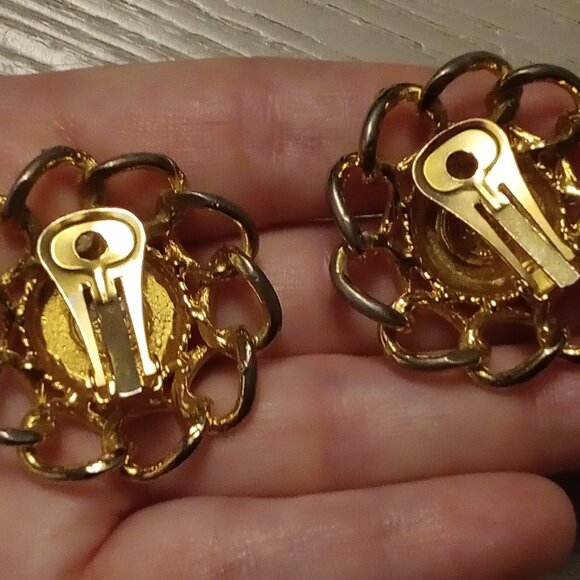 Chanel LARGE Vintage Clip On Earrings - Picture 6 of 15